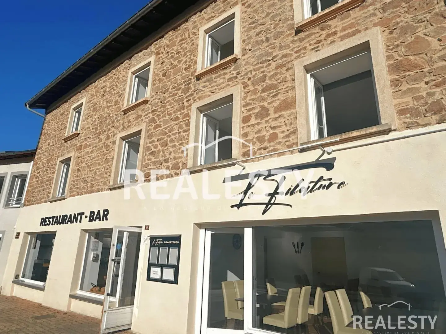 Immeuble à vendre 167 000 € 300 m² Saint-Vincent-de-Reins 69240